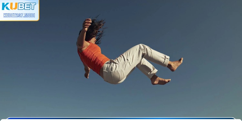 Tìm hiểu ý nghĩa mơ thấy rơi từ trên cao